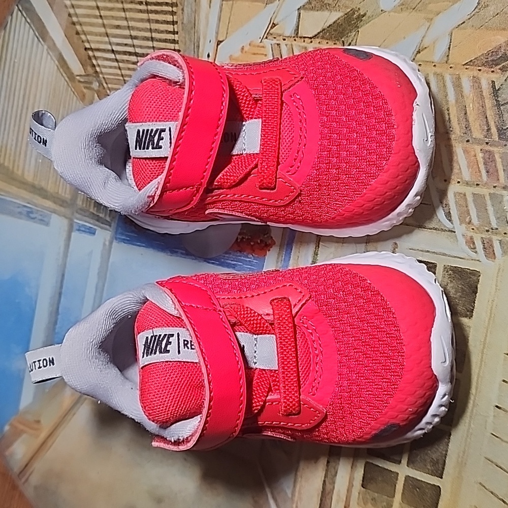NIKE Revolution Toddler Boys Sz 5C PreLoved EUC Red Black White Gray BQ5673-603 - Picture 3 of 8